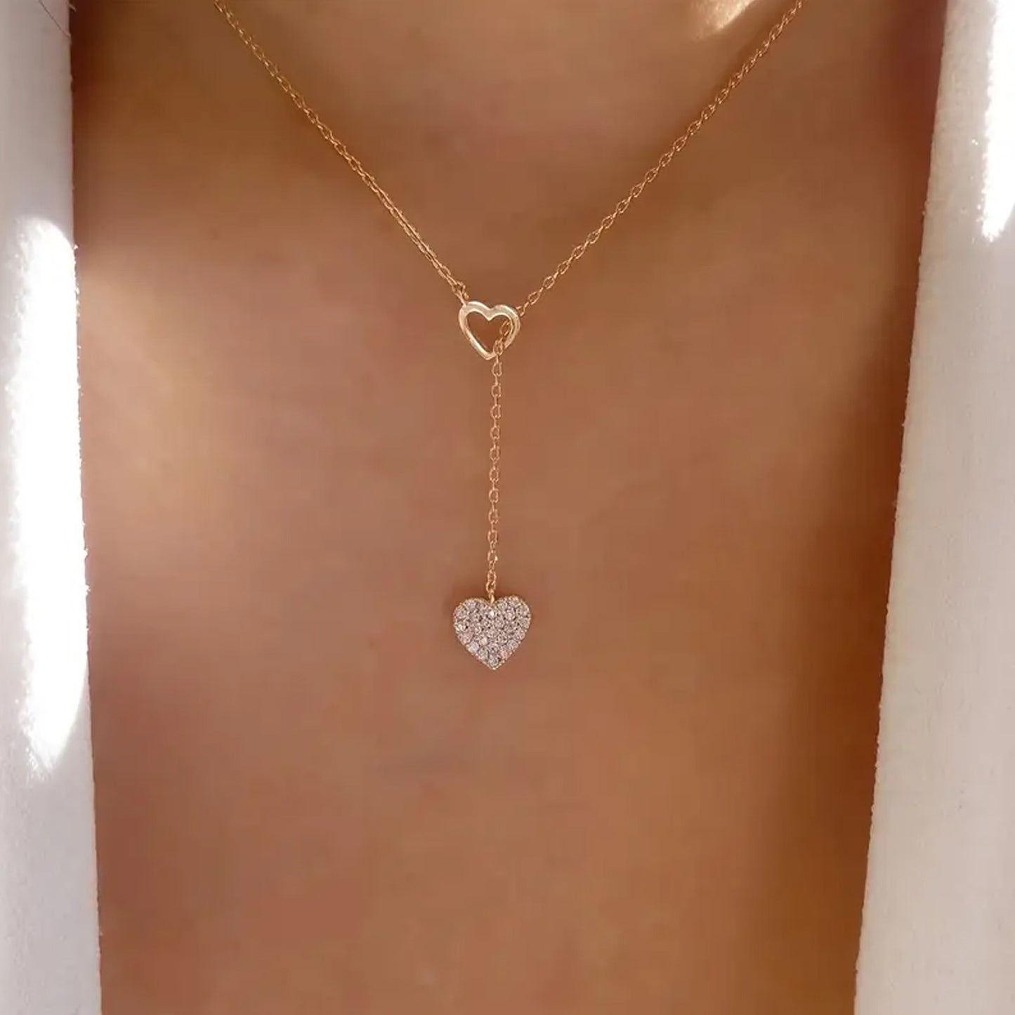 Rhinestone Pendant Necklace For Women Light Luxury Heart-shaped Hollow-out